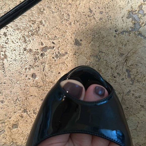 Authentic Christian Louboutin Very Prive 38.5 Black patent peep toe pump. 5”heel - Picture 11 of 11